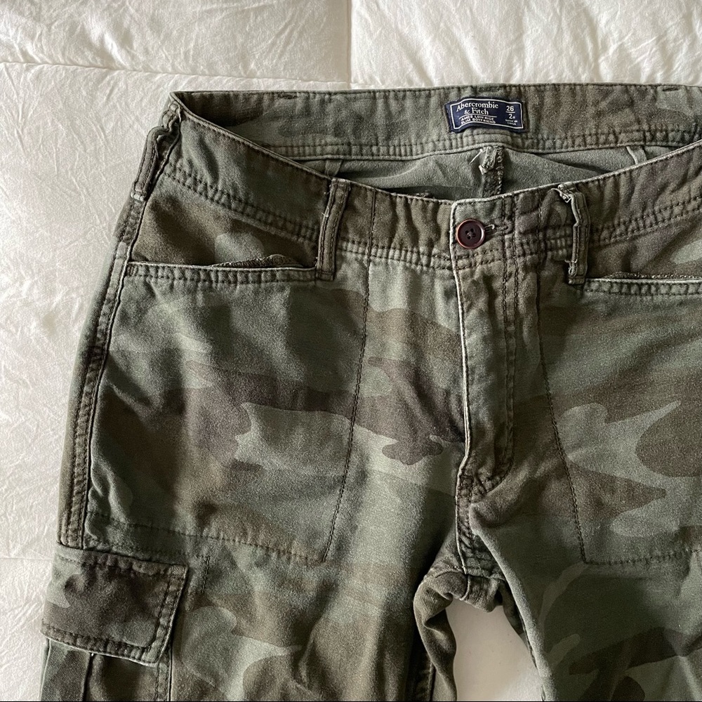 Camo cropped Abercrombie pants